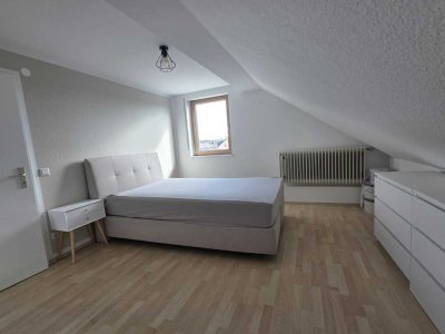 Kurzzeitmiete: Schöne Dachgeschosswohnung mit Balkon & tollem  Weitblick