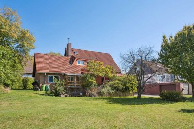 Engel & Völkers: Hier wachsen Träume – Haus mit großem Garten für die ganze Familie