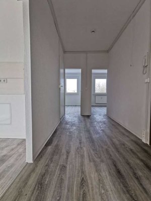 ** schöne, kleine 3 Raum Wohnung neu saniert, ausserhalb von Dessau ! **