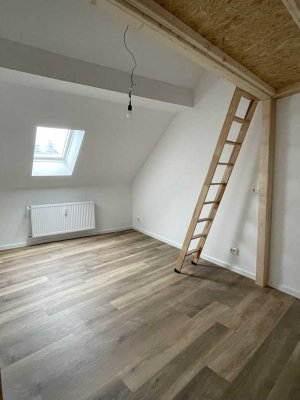 WG-Zimmer in renovierter Dachgeschosswohnung in bester Lage!