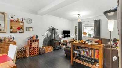 "Wohnen mit Stil: Zweifamilienhaus inklusive beheiztem Wintergarten und viel Komfort"
