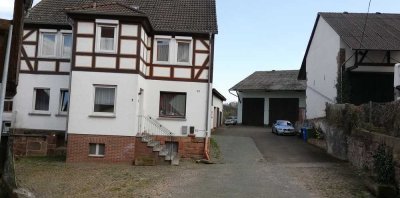 Schöne renovierte 2 Zimmer, Küche, 2 Bad Erdgeschosswohnung mit Freisitz+Garten in Kirchhain OT