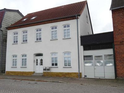 2 abgeschlossene Wohnungen - Wohnen? Vermieten? Gewerbe? Modernisiert und Barrierefrei.