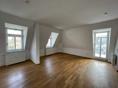leerstehenden Altbauwohnung mit Balkon in Striesen