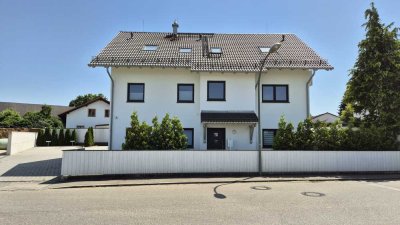 Stilvolle, neuwertige 3-Raum-EG-Wohnung mit geh. Innenausstattung mit Balkon und EBK in Pastetten
