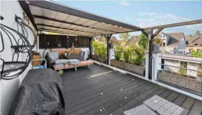 Stilvolle 2-Zimmer-Wohnung mit hochwertiger Einbauküche und sonniger Terrasse in Unterrath