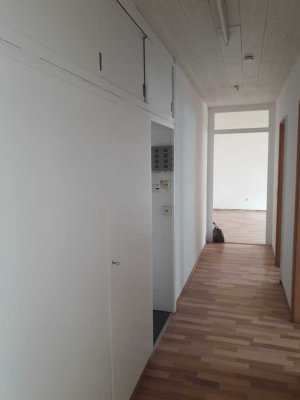 Vollständig renovierte 2-Zimmer-DG-Wohnung in Dillingen-Zentrum