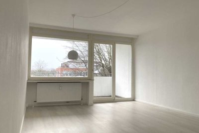 Helle 2-Zimmer-Wohnung mit Südbalkon, Aufzug und moderner Einbauküche