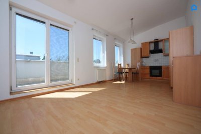 PENTHOUSE, hell, 2 Zimmer + 2 Terrassen u. Autoabstellplatz, S-BAHN , ca. 34 Minuten zum Praterstern. hohe Räume bis 3,40m!