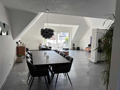 Junger Neubau - Modern, hell, zentral: Maisonette mit Galerie und großen Balkon in WDS-Merklingen