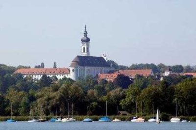 Dießen/Ammersee -OT Riederau: Elegantes, freistehendes EFH in sehr ruhiger Lage