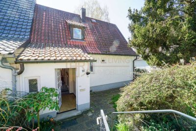 Sanierungsbedürftige DHH, tollem Gartengrundstück in guter Lage