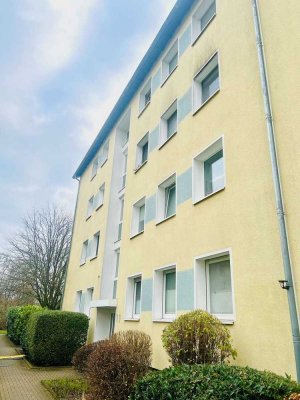 Aufgepasst! 3-Raum-Wohnung, neues Bad, EBK, Garage, auch als Kapitalanlage