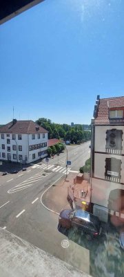 3 Zimmer, Küche und Bad Wohnung mit Balkon ggü. Krankenhaus