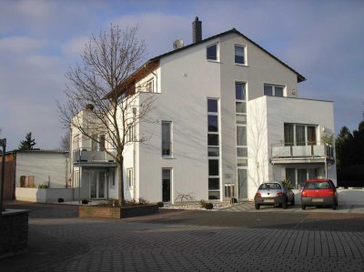 Sonnige Erdgeschosswohnung mit großer Terrasse im Ortskern von Pulheim