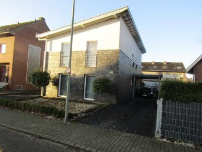 Geschmackvolle, neuwertige 3-Zimmer-Terrassenwohnung mit geh. Innenausstattung mit Balkon und EBK