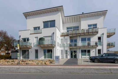 MÖBILIERTE, Stilvolle, neuwertige 2-Zimmer-Wohnung mit Balkon und EBK in Scharbeutz