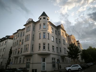 3-Raum-Wohnung EBK Balkon Holzfußböden