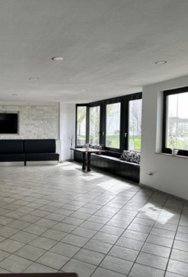 Großflächiges Büro/Lagerraumfläche