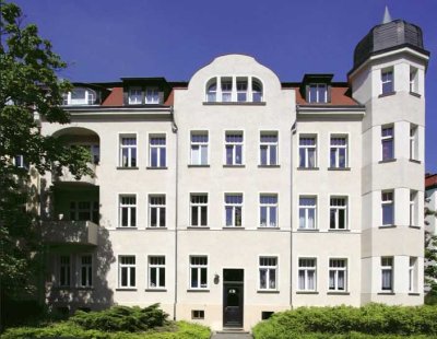 Stilvolle 4-Zimmer-Altbauwohnung mit 2 Balkonen im 1. OG