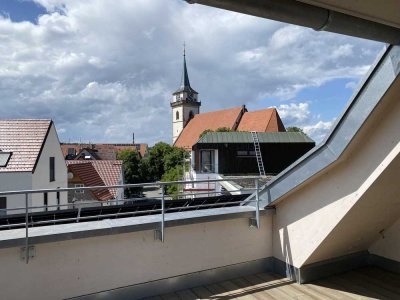 Stilvoll sanierte Doppelhaushälfte mit Dachterrasse, opt. Scheune und Garten im Herzen von Metzingen