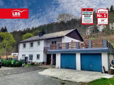 Zweifamilienhaus auf großem Grundstück