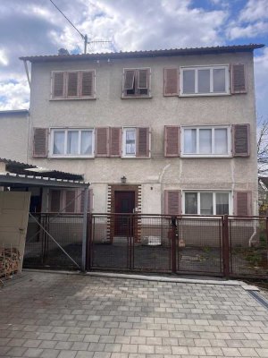 Vergangenheit trifft Zukunft - sanierungsbedürftiges Haus mit vielen Möglichkeiten