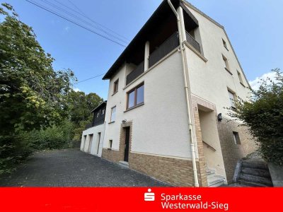 Ingelbach, Nähe Altenkirchen, großes Wohnhaus mit Garten und zwei Garagen