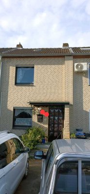 Reihenmittelhaus in Sackgassenendlage mit direktem Zugang zum Grüngürtel/Wald