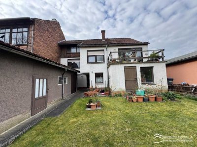 Eigentumswohnung im separaten Hinterhaus mit Balkon und Garage