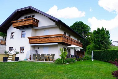 Modernisiertes Familiendomizil mit großem Garten, Pool und Einliegerwohnung in Johanniskirchen