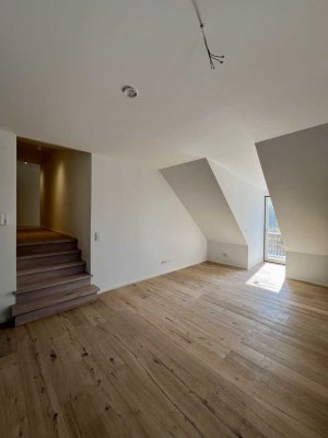 Haus der Begegnung: Erstbezug einer exklusiven 4-Raum-Wohnung nach hochwertiger Sanierung