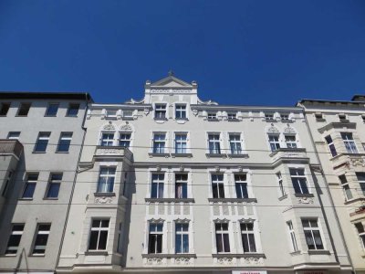 Helle, ruhige 2-Zimmer-Altbau-Whg. mit EBK im Seitenhaus, Stadtfeld zentral