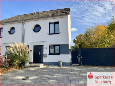 ** Familientraum in begehrter Lage **