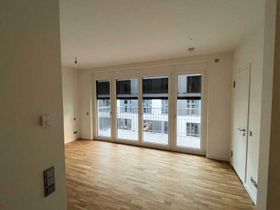 Neuwertig: stilvolle, geräumige 1-Zimmer-Wohnung mit Einbauküche und Balkon in Tiergarten, Berlin