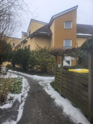 Gepflegte 4-Zimmer-Erdgeschosswohnung mit Garten in Altglienicke