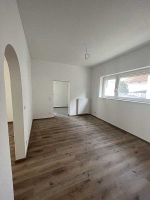 Renovierte 5-Zimmer Wohnung /  94 m² / Stellplatz im Hof