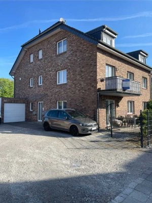 RESERVIERT! Hübsche Maisonette-Wohnung mit Balkon und Garage