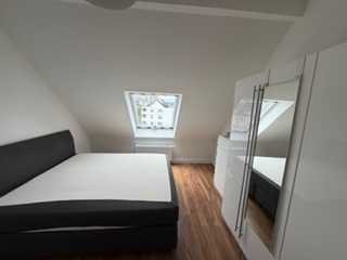 Teilmöbilierte helle ruhige Stadtmitte Wohnung