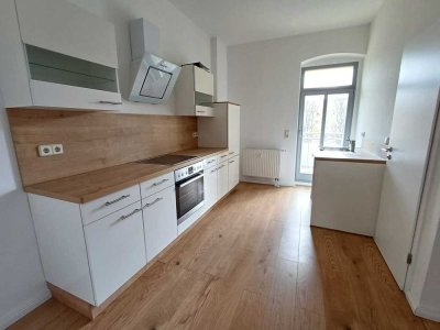 helle 2 Zimmer Wohnung mit EBK und Balkon