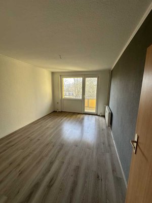 geräumige 2-Raum-Wohnung mit Wannenbad und Fenster, EBK, Balkon, Kabel-TV