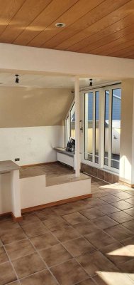 Schöne 2,5-Zimmer-Wohnung mit Balkon und EBK in Siegen