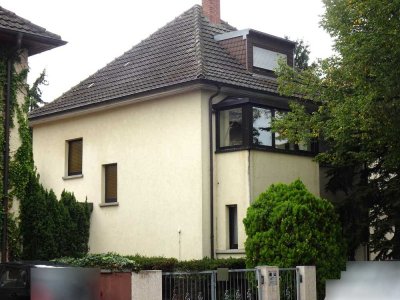 2 Familienhaus  mit dem Charme der 30 ger Jahre mit großem Garten