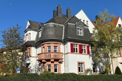 6,5-Zimmer-Maisonette-Wohnung in Altbauvilla am Main mit Schlossblick