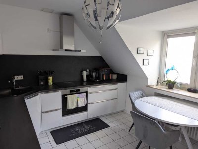 Stilvolle 2-Zimmer-DG-Wohnung in Köln Höhenhaus
