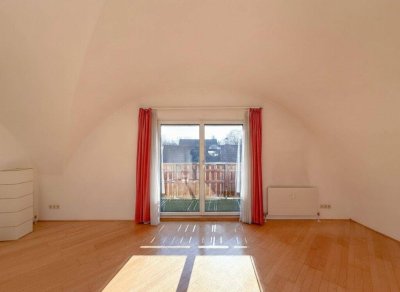 Stilvolle Anleger- oder Starterdachgeschoß Garconniere mit Fernblick nahe CDK