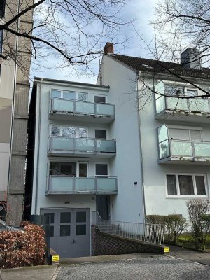 Geschmackvolle 3-Zimmer-Wohnung mit gehobener Innenausstattung mit Balkon und EBK in Hamburg Eilbek
