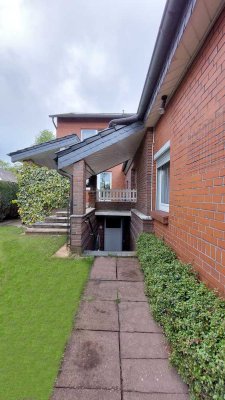 Großzügige Erdgeschosswohnung mit Terrasse und Gartenanteil
