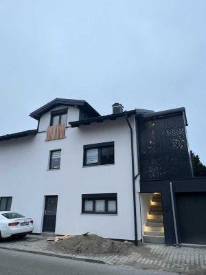 Moderne 3-Zimmer-Dachgeschosswohnung (Neubau ) - Raubling Zentrum