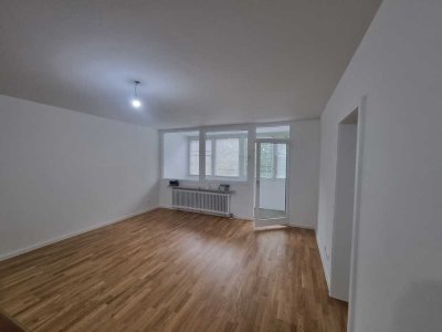 Top-sanierte 3-Zimmer-Eigentumswohnung mit verglastem Balkon und Tiefgaragenstellplatz
